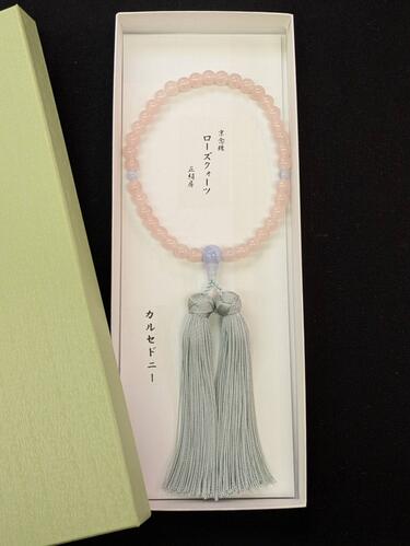 ローズクォーツ　7㎜　カルセドニー仕立　正絹古都房　藍白