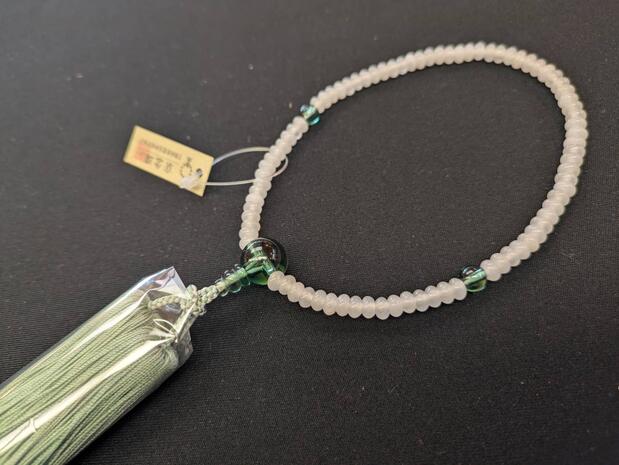 ミルキークォーツ　小玉３×５みかん玉　グリーンクォーツ仕立　正絹切房