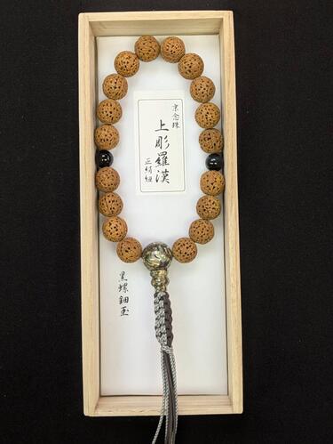 上羅漢彫　18玉　親玉黒螺鈿玉　正絹紐2色8本